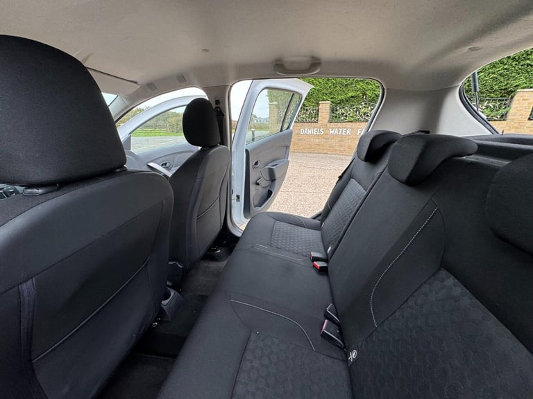 2015 Dacia Sandero 1.5 Dci Laureate Hatchback HATCHBACK Diesel Manual