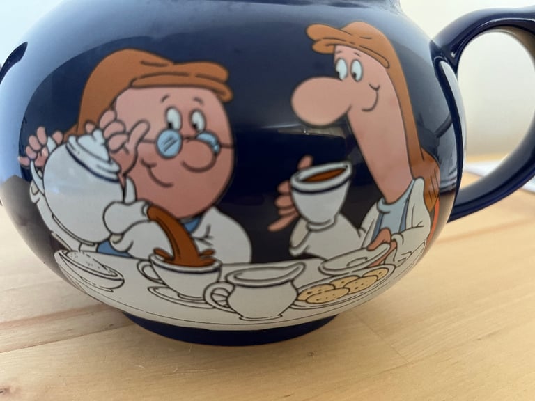Lyon’s Tetley blue teapot by Wade