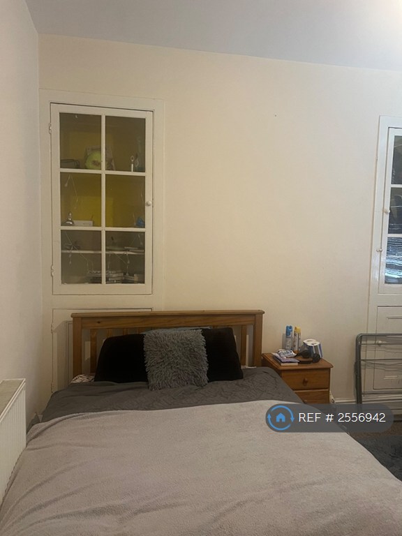 1 bedroom in Brynmill Avenue, Swansea, SA2 (#2556942)