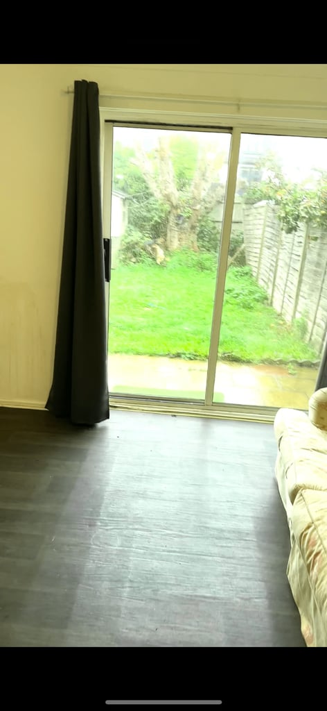 3 Bedroom House to Rent £2700 Parking/Garage/Garden