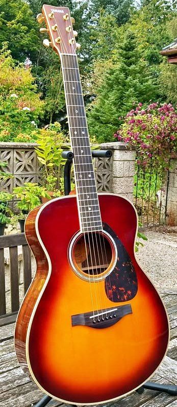 Yamaha LS16 all solid woods acoustic guitar with case. Like new. PX welcome.