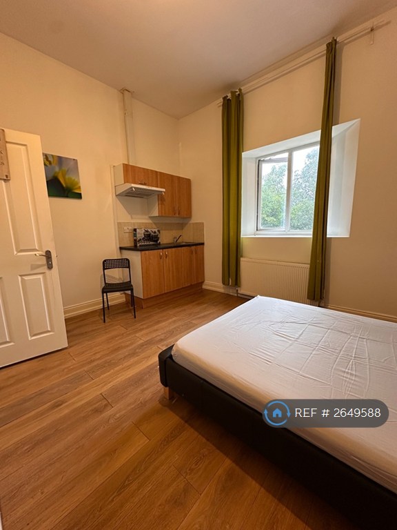image for Studio flat in Wimborne Road, Bournemouth, BH2 (#2649588)