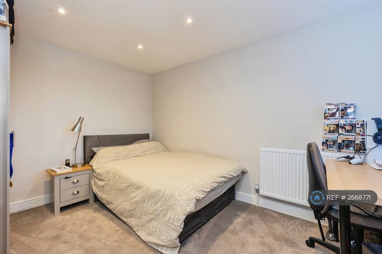 6 bedroom house in Braemar Road, Manchester, M14 (6 bed) (#2668771)