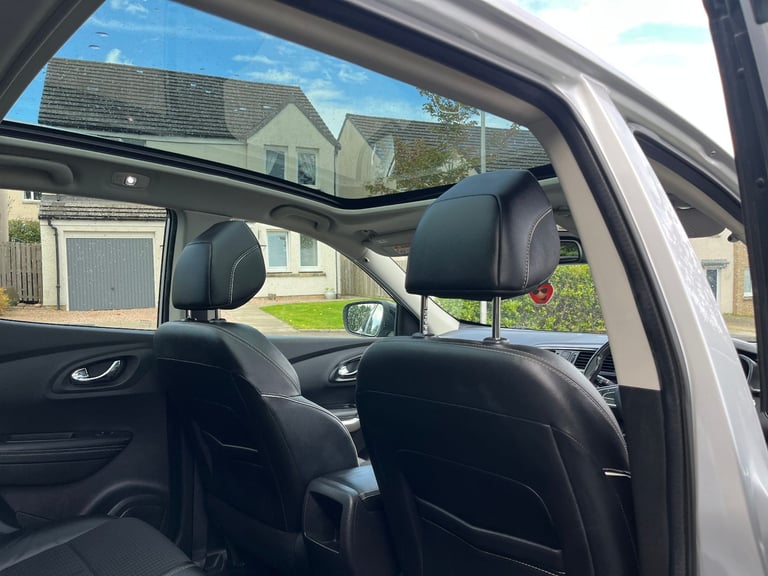 REDUCED Renault Kadjar SUV 1.2 petrol turbo 2017 65K , Fresh MOT , Ulez compliant , Immaculate car