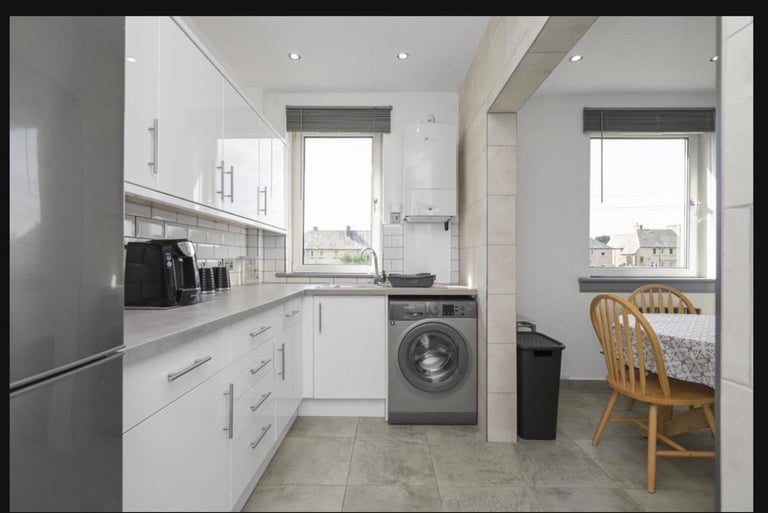 🌟 Cozy Room Available for Female pPofessional or Student in Family Home