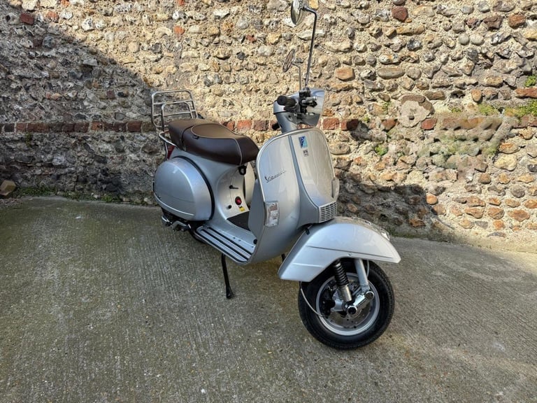 PIAGGIO VESPA - 2016 Petrol Manual in Grey