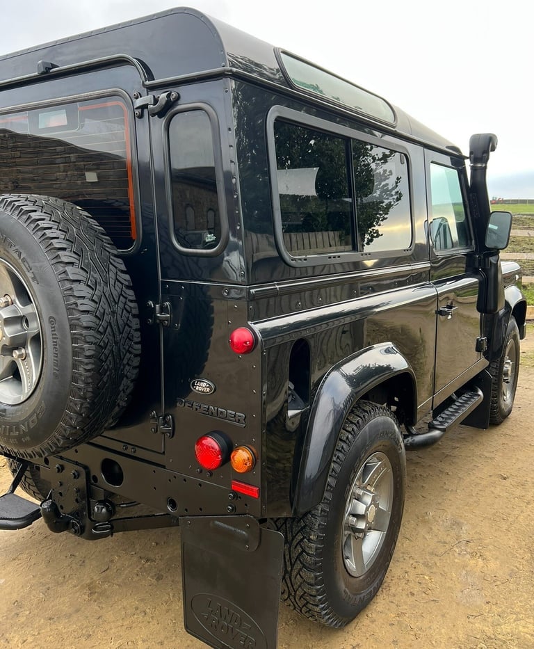 2011 - 61 Land Rover Defender 90 2.2 TDCi XS 4WD SWB Euro 5 WINDOW VAN Diesel