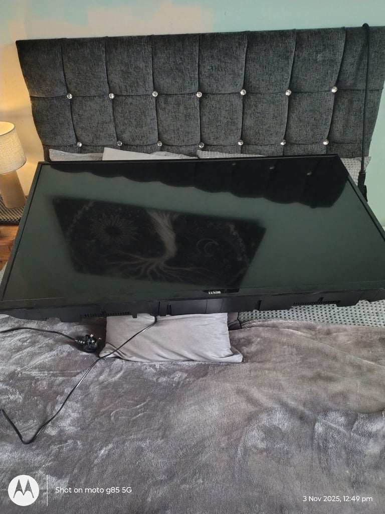 Luxor 55" 4K UHD Smart TV - Black