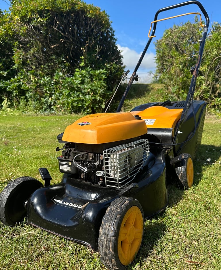 image for McCulloch petrol lawnmower 16”cut easy start Briggs 450 Series engine mower serviced 