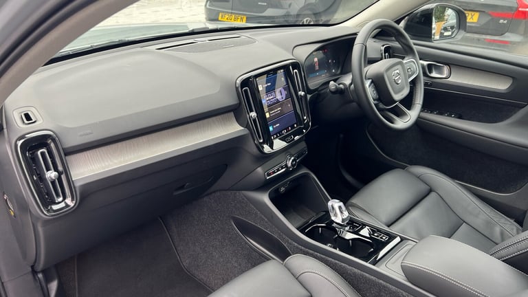 2025 Volvo XC40 2.0 B3P Ultra Dark 5dr Auto Petrol Estate Estate Petrol Automatic