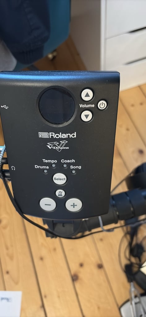 Roland TD-E1 Electric Drum Kit with DAP-3X Accessory Kit Collection Only