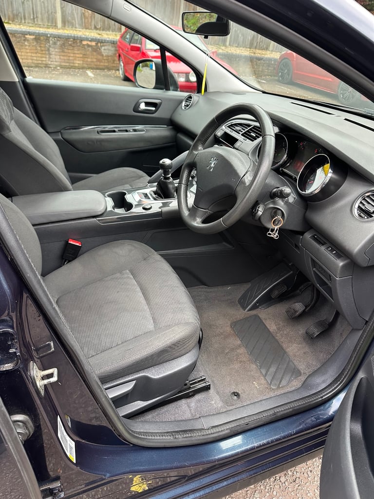 Peugeot, 3008, Hatchback, 2013, Manual, 1560 (cc), 5 doors