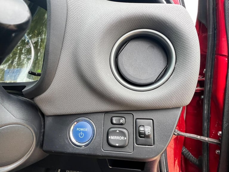 2016 Toyota Yaris 1.5 VVT-h Icon E-CVT Euro 6 5dr HATCHBACK Petrol/Electric Hybrid Automatic