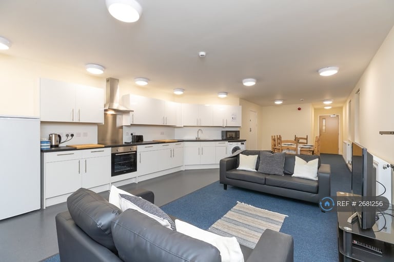 5 bedroom flat in Moss Street, Leamington Spa, CV31 (5 bed) (#2681256)