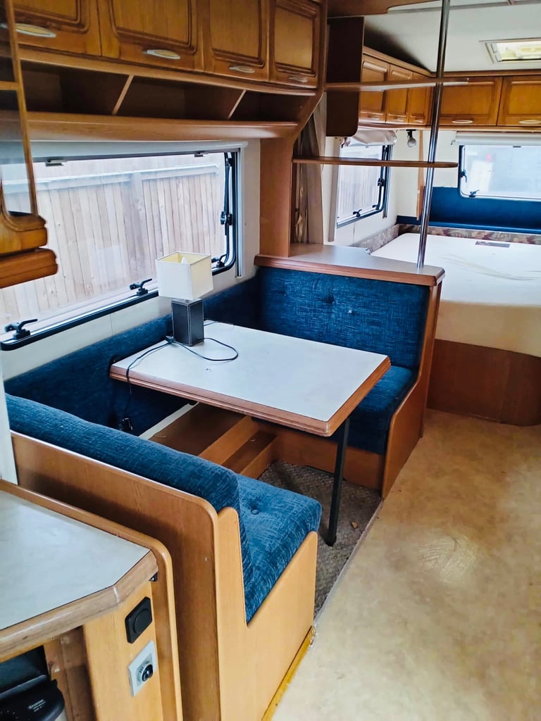 2005 Fixed bed hobby caravan 