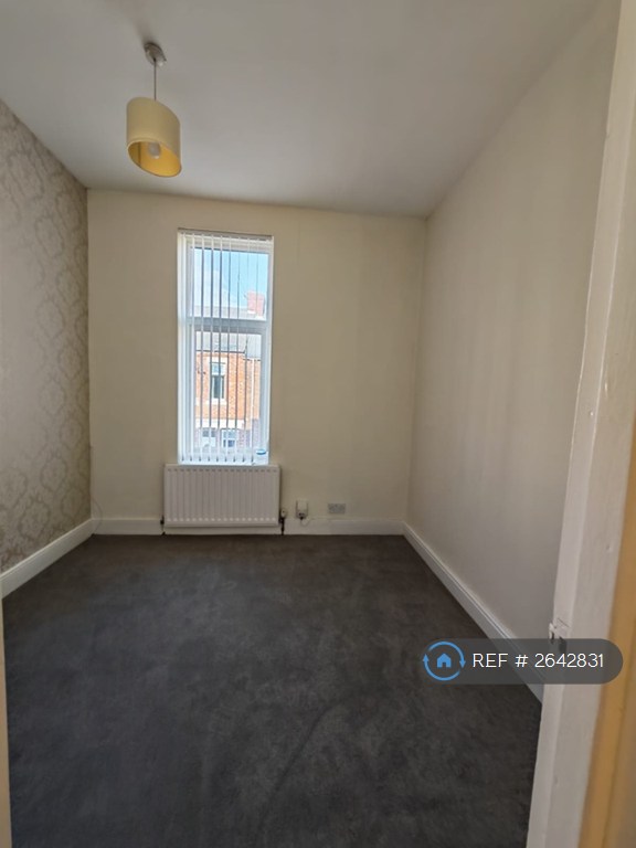 2 bedroom flat in Canterbury Street, South Shields, NE33 (2 bed) (#2642831)