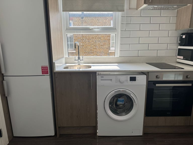 🏡 Modern Studio Flat – Bright & Spacious – Mitcham