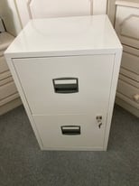 Good condition 2 drawer metal filing cabinet.
