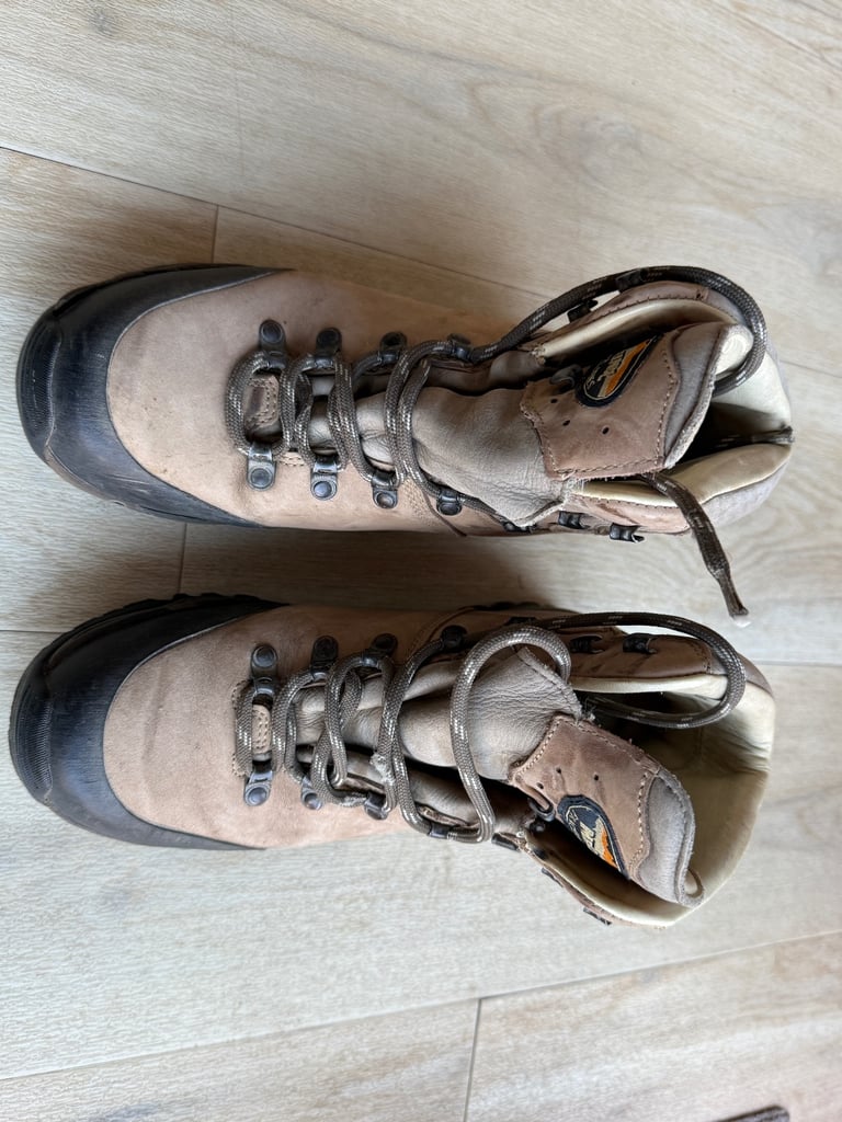 image for Women's Meindl Hiking Boots size 7 1/2