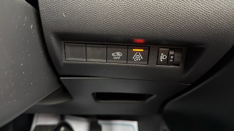 2025 Peugeot 208 50kWh Active Premium + Hatchback 5dr Electric Auto (7.4kW Charger) (136 ps) Hatc...