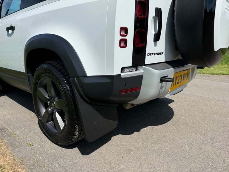 2023 Land Rover Defender 90 3.0 D250 MHEV Hard Top Fuji White - 14,825 Miles 