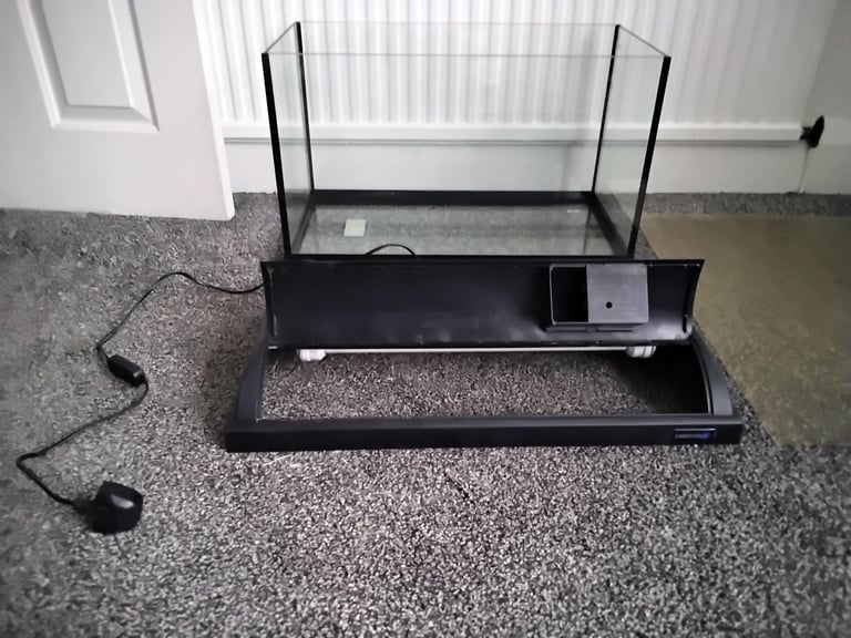 60L glass fish tank, with accessories. 