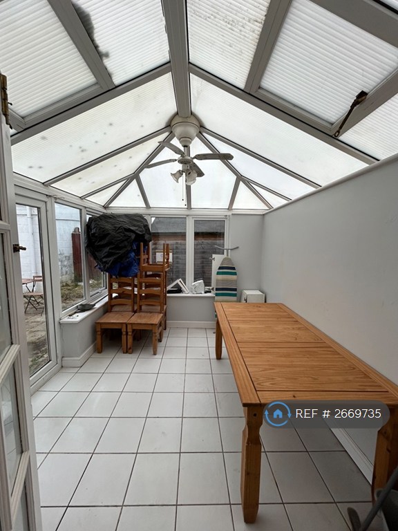 1 bedroom in Laxton Walk, Cheltenham, GL51 (#2669735)