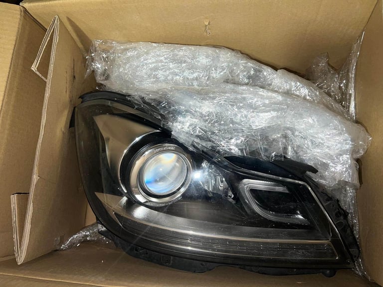 image for ORIGINAL W204 Mercedes Benz C Class Front Driver Side Full Set Headlight
