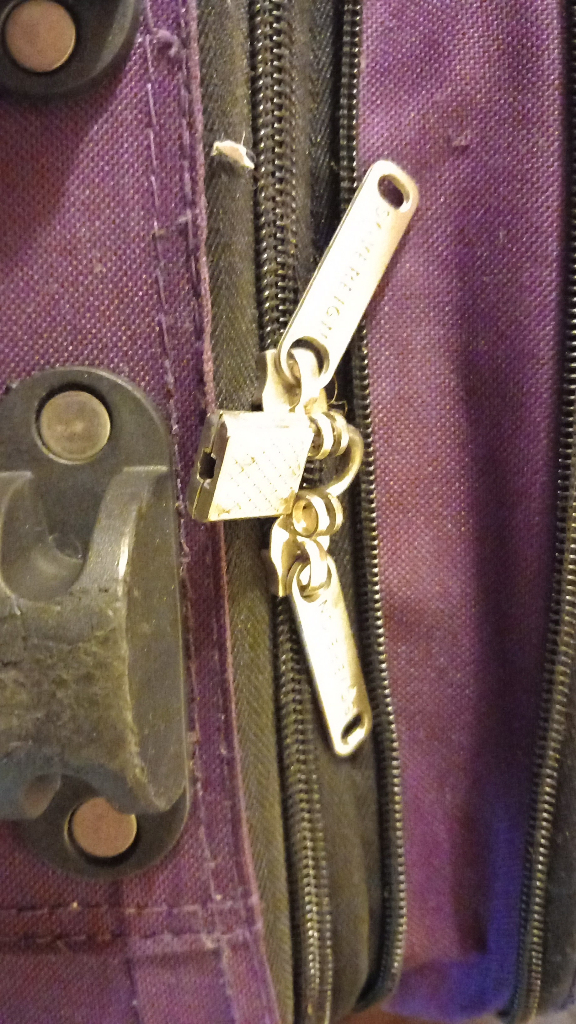 sutcase small