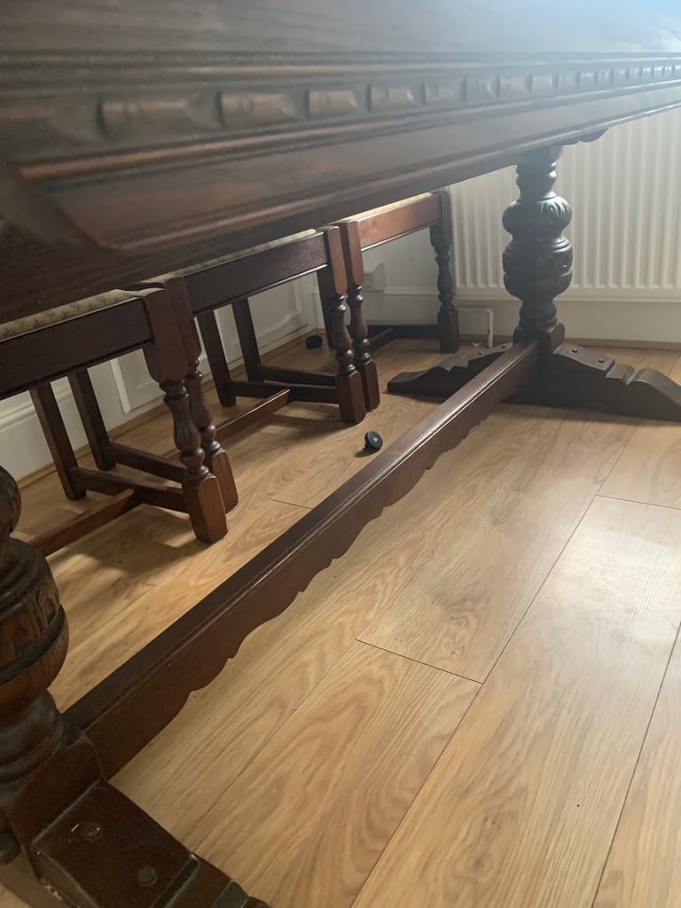 Dinning Table and 6 Chairs 