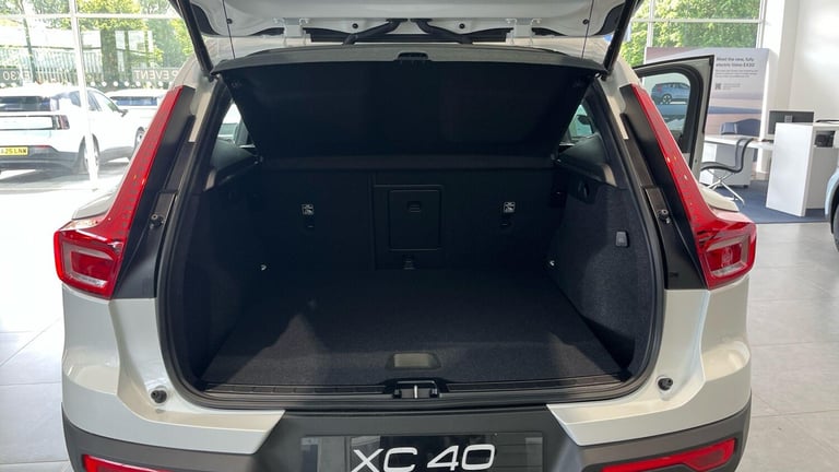 2025 Volvo XC40 Core, B3 Mild hybrid, Petrol ESTATE Petrol/Electric Hybrid Automatic