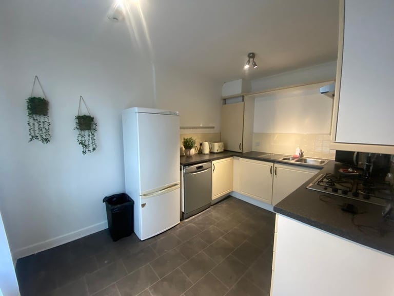 ***LONG TERM LETS-  - NO REF REQ - 1 WEEK DEPOSIT & 1 WEEK RENT UPFRONT - FROM £495 PER WEEK***