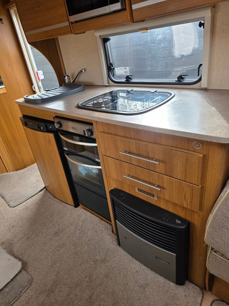 Bailey Pageant Champagne 2008 Four Berth Side Dinette Caravan