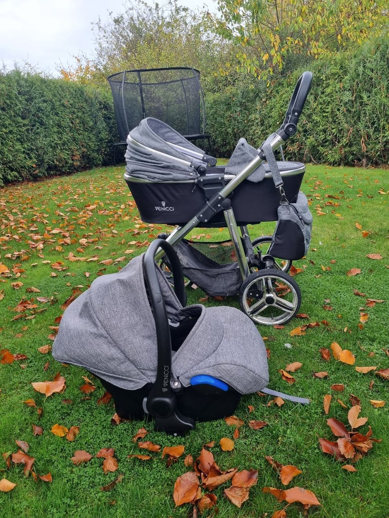 Venicci Carrycot and car seat