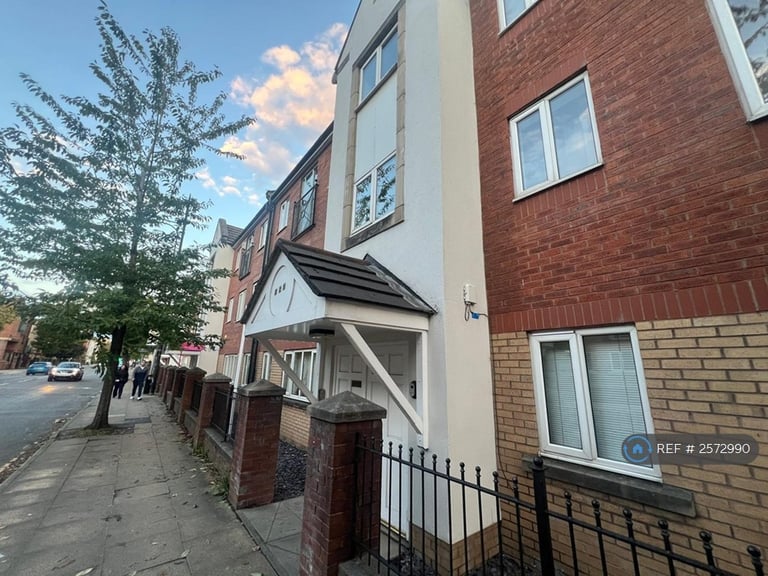 image for 3 bedroom flat in Stretford Road, Manchester, M15 (3 bed) (#2572990)