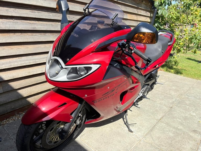 2007 / 07 Triumph Sprint 1050 £1900 Red 42803 miles.