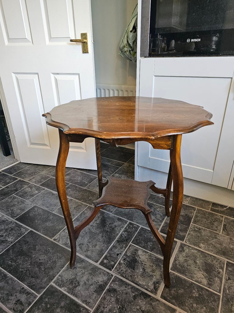 Elegant Vintage Side Table with Curved Legs – Solid Wood