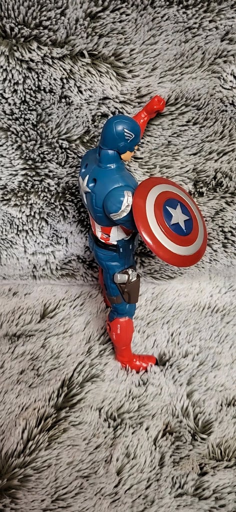 Marvel Avengers Assemble Captain America Figure