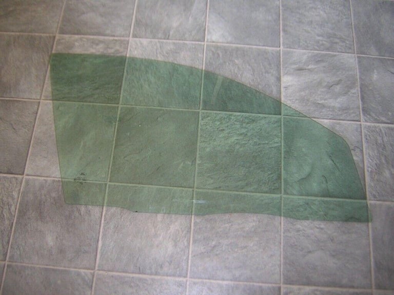 Ford Mondeo Mk3 Drivers door window (tinted glass)