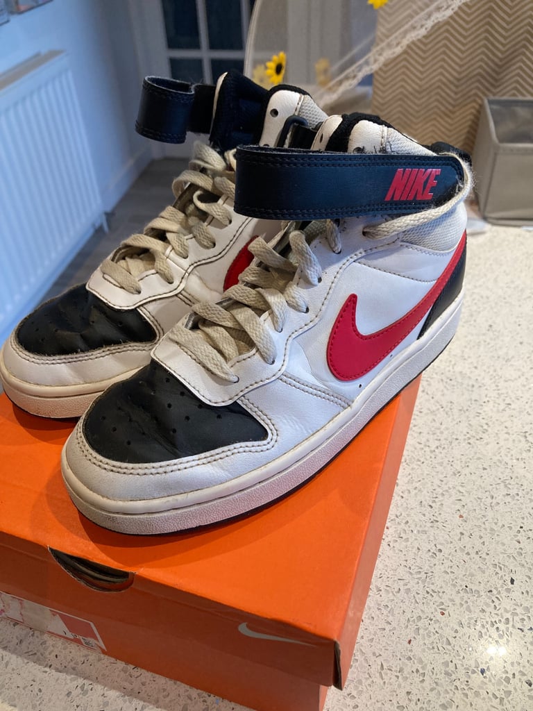 BOYS NIKE COURT MID 2 SIZE UK4 / EU 36.5