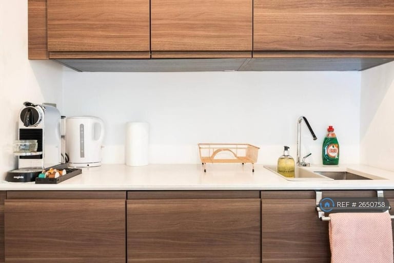 Studio flat in Creston House, London, W8 (#2650758)