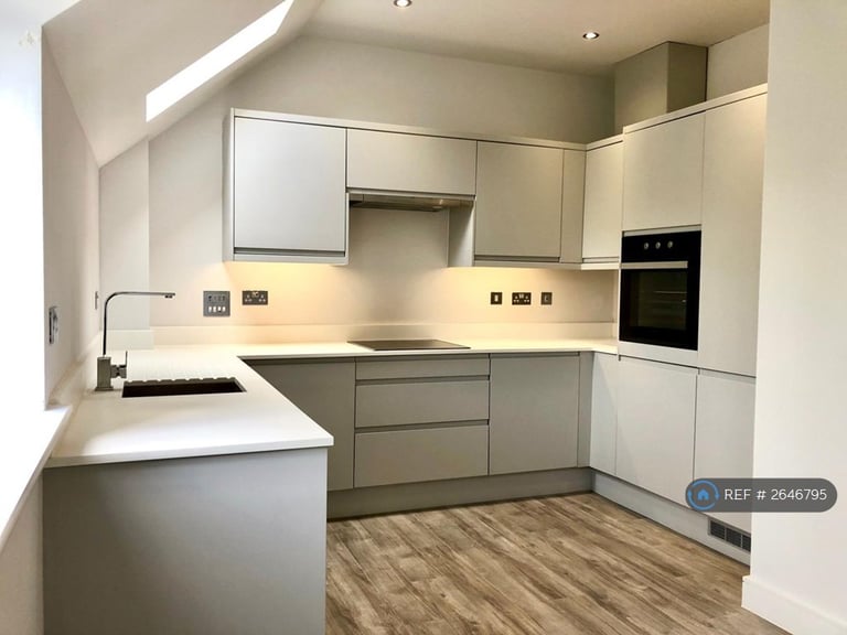 2 bedroom flat in Lawton Green, Loughton, IG10 (2 bed) (#2646795)