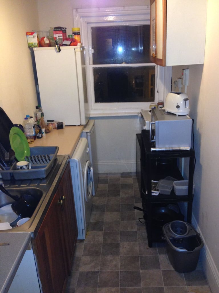 Double Room in Shared property near Big Train Station of Bournemouth