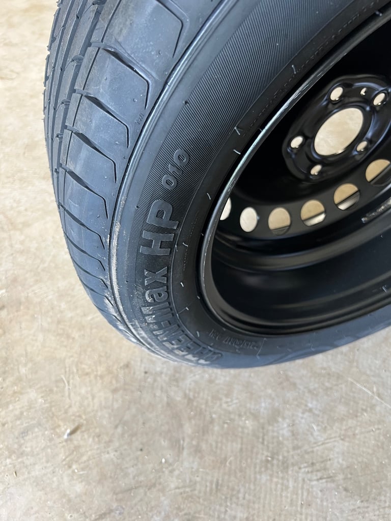 Renault Captur wheel and tyre. New unused 5 stud