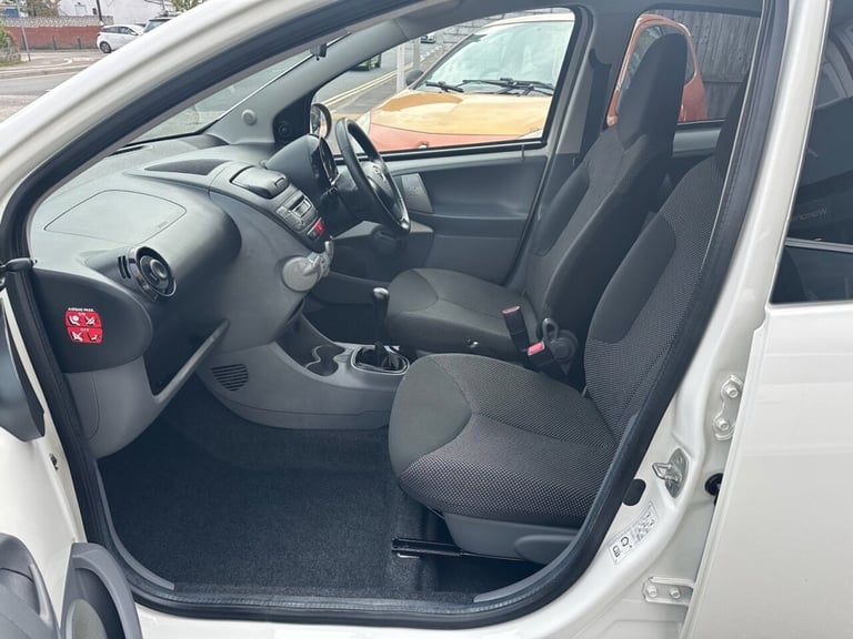 2011 Toyota AYGO 1.0 VVT-i Go Hatchback 5dr Petrol Manual Euro 5 (67 ps) Hatchback Petrol Manual