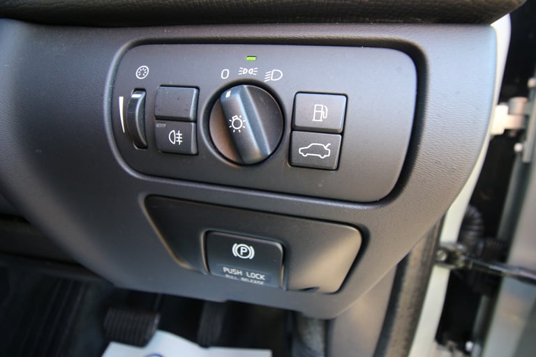 2011 Volvo XC60 D3 [163] SE Lux 5dr Geartronic ESTATE Diesel Automatic