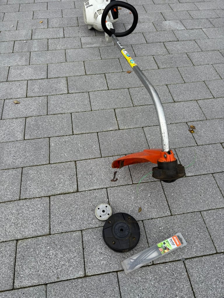 Stihl FS40 Petrol Strimmer with additional DuroCut head
