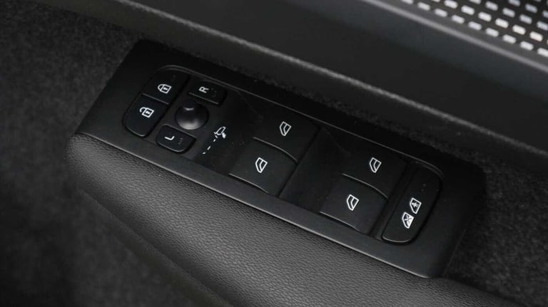 2024 Volvo XC40 Plus, B3 Mild hybrid, Petrol, Dark ESTATE Petrol/Electric Hybrid Automatic