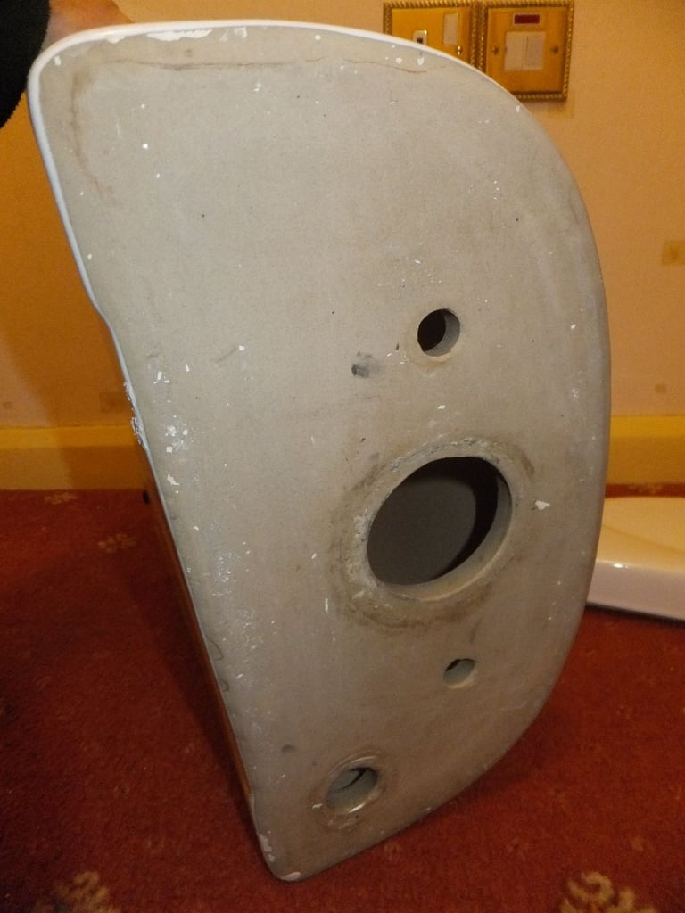 WHITE TOILET CISTERN CERAMIC TOP / CASE CLOSE COUPLED EXELLENT CONDITION