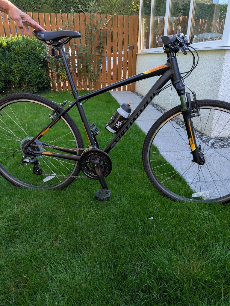 CROSSTRAIL BIKE - IMMACULATE CONDITION 